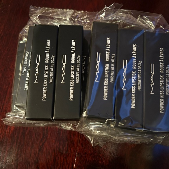 BNIB MAC Powder Kiss Lipstick in Mull it Over - Picture 2 of 6